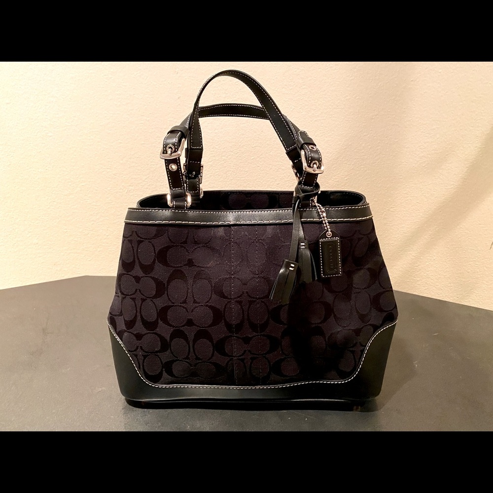 New Coach Signature Purse in Black J04M-6830